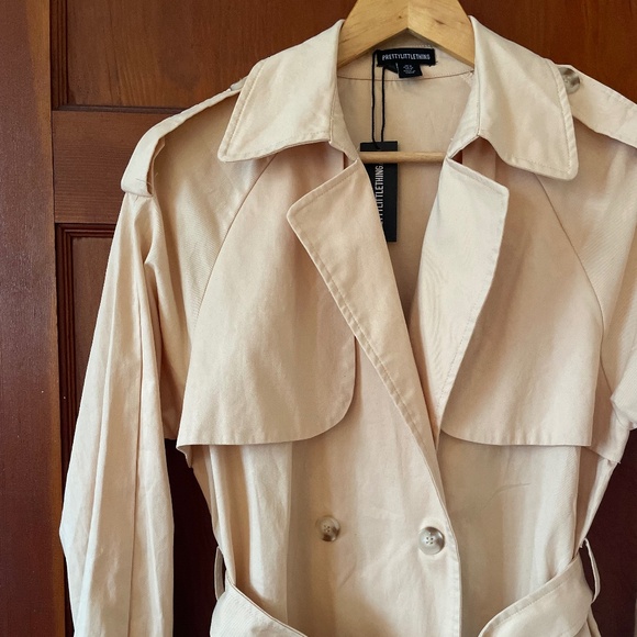 Classic Tan Trench Coat - Picture 2 of 6